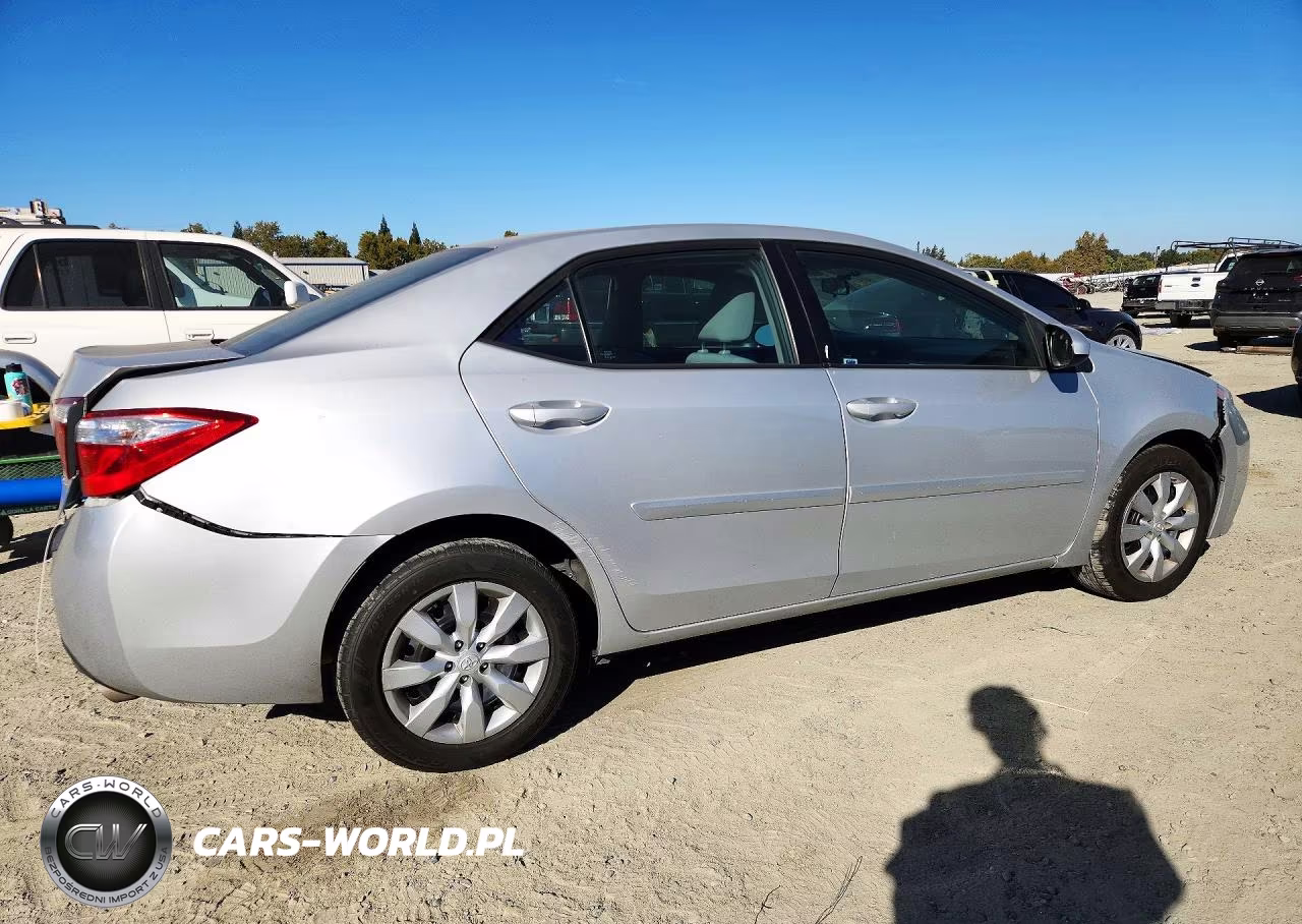 2016 Toyota Corolla Le VIN:5YFBURHE1GP416284 - 3