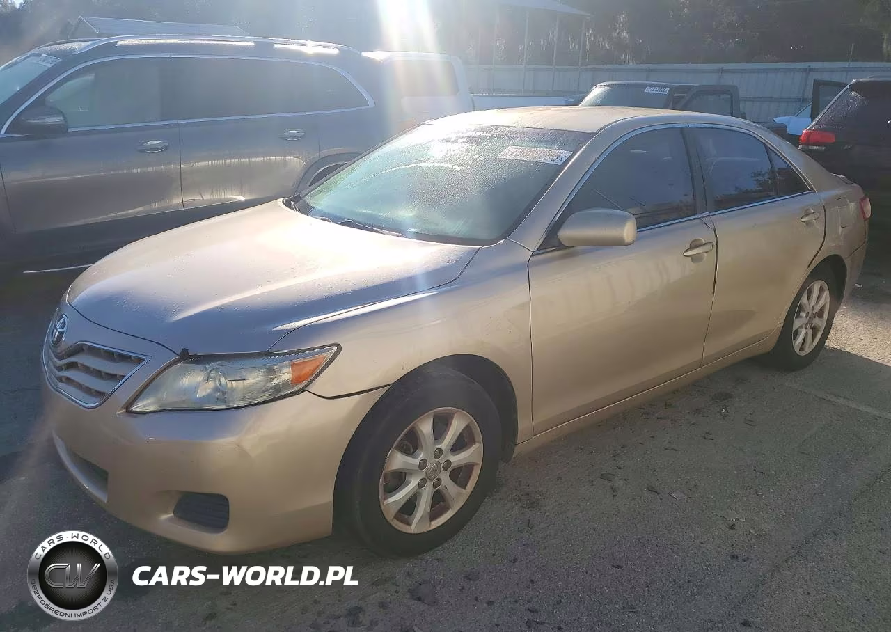 2011 Toyota Camry Le – zdjęcie 1 z 12