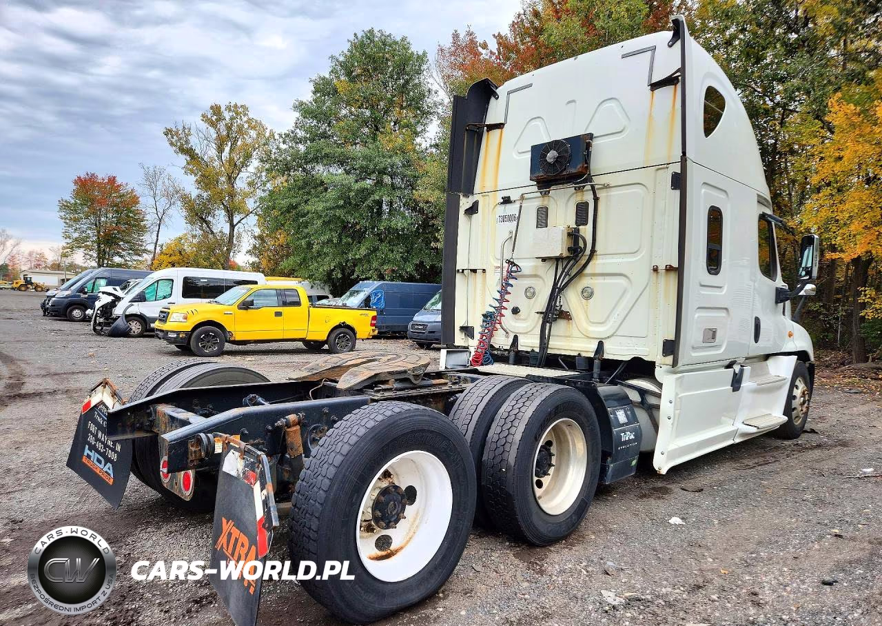 2015 Freightliner Cascadia Semi Truck VIN:3AKJGLBG4FSGK0126 - 3