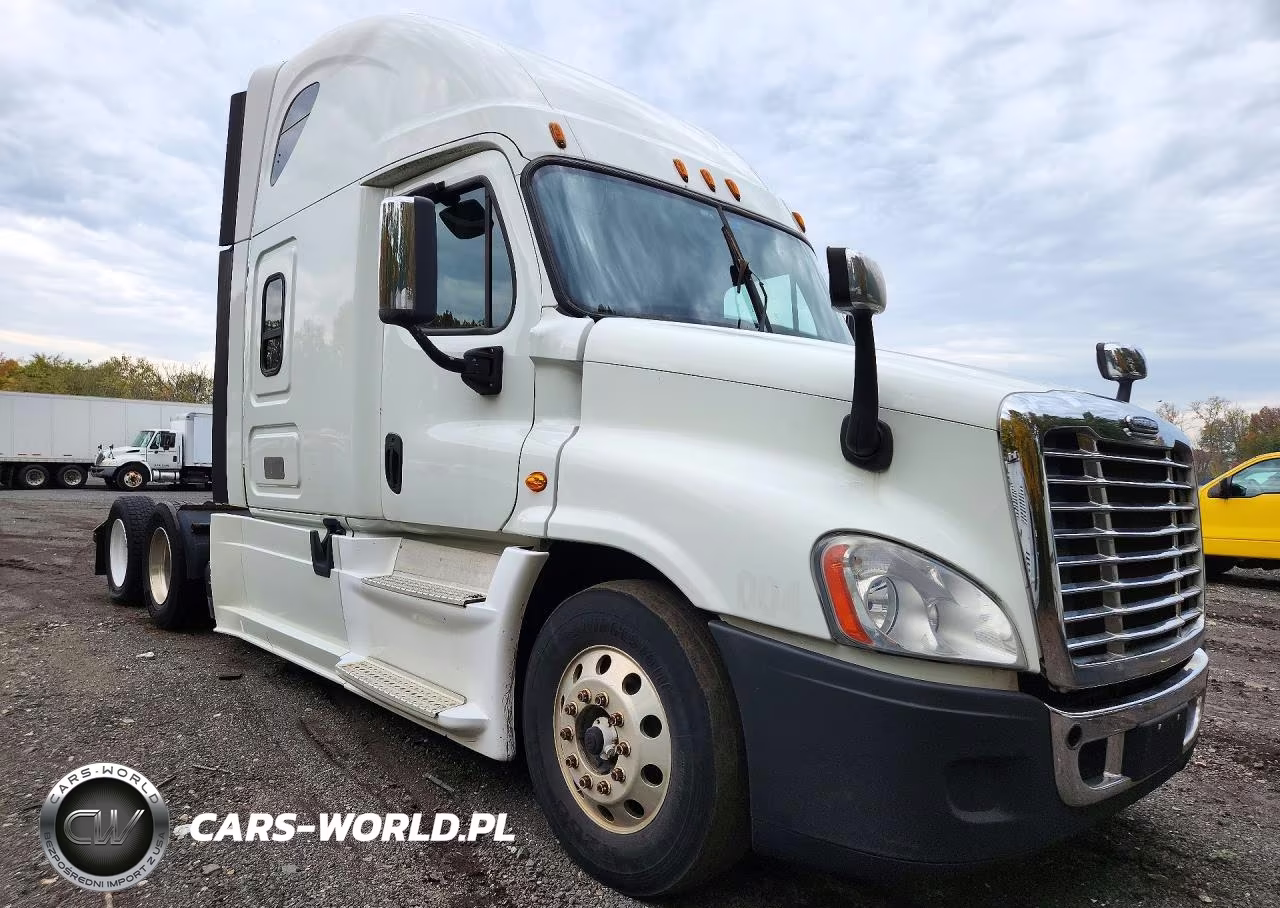 2015 Freightliner Cascadia Semi Truck VIN:3AKJGLBG4FSGK0126 - 4