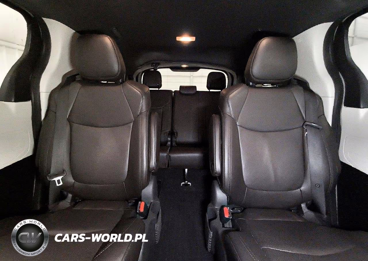 2024 Toyota Sienna Platinum 7-Passenger VIN:5TDESKFC3RS117952 - 10