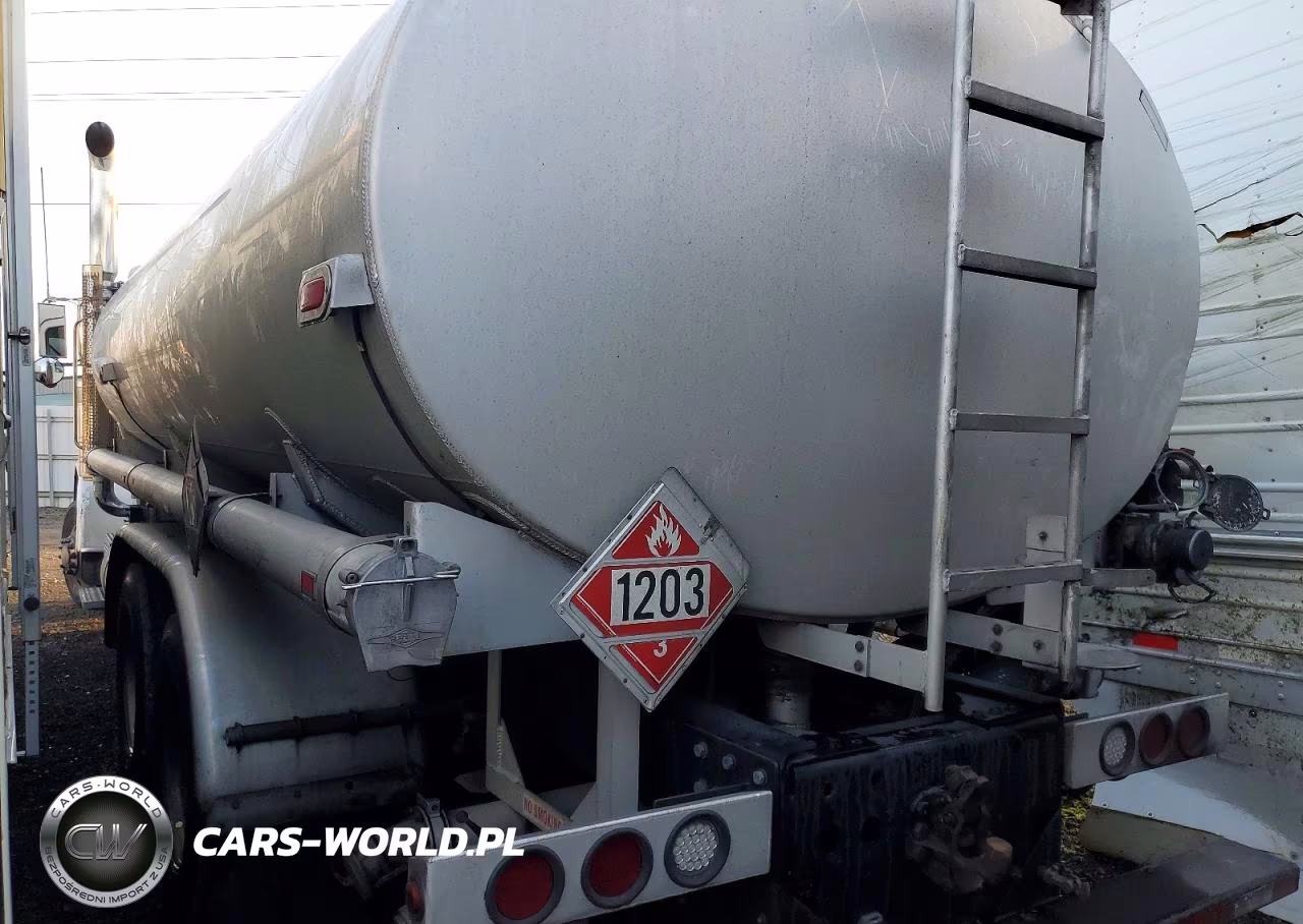 2023 Peterbilt 389 Tank Truck VIN:1NPXL49X8PD880213 - 3