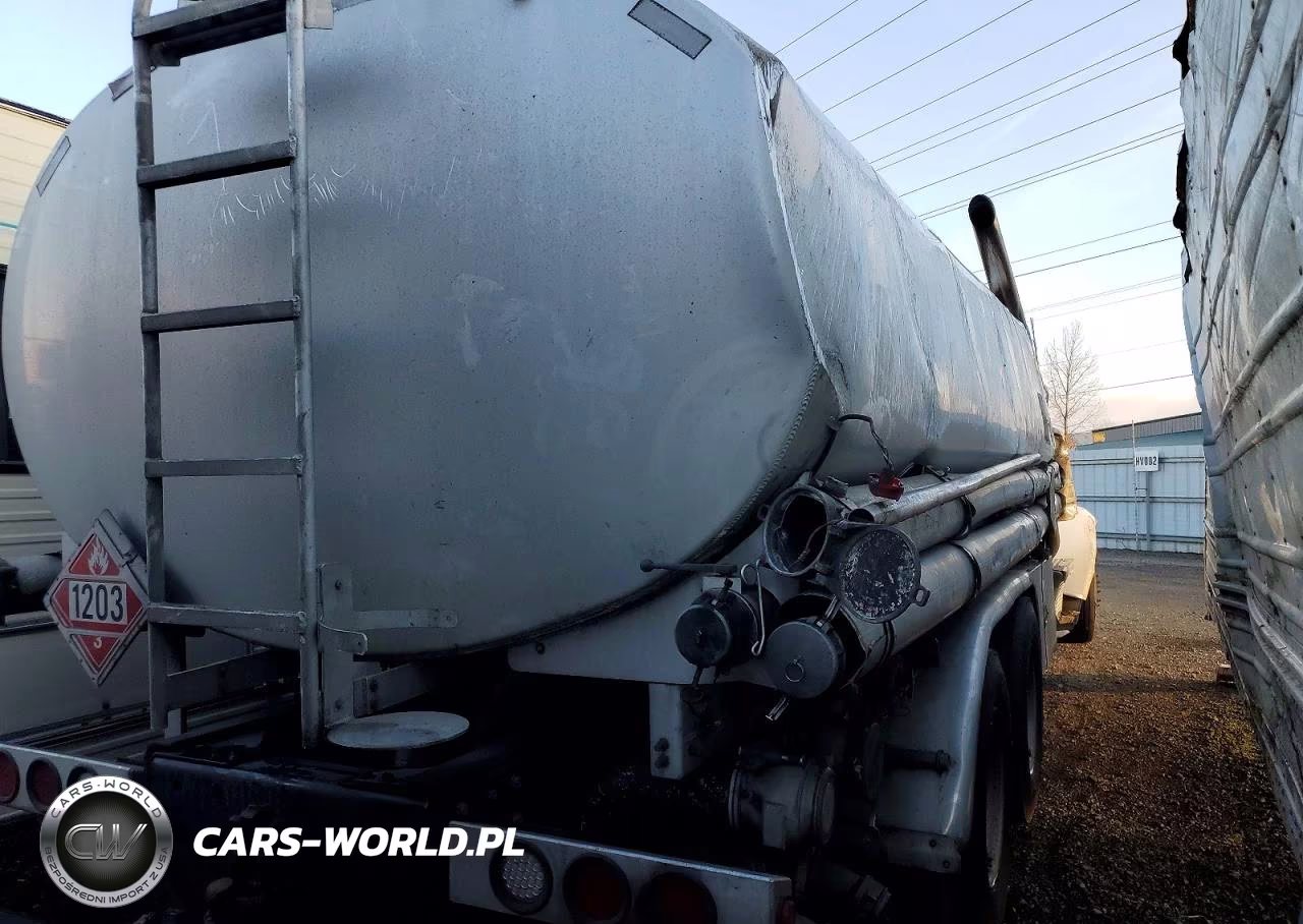 2023 Peterbilt 389 Tank Truck VIN:1NPXL49X8PD880213 - 4