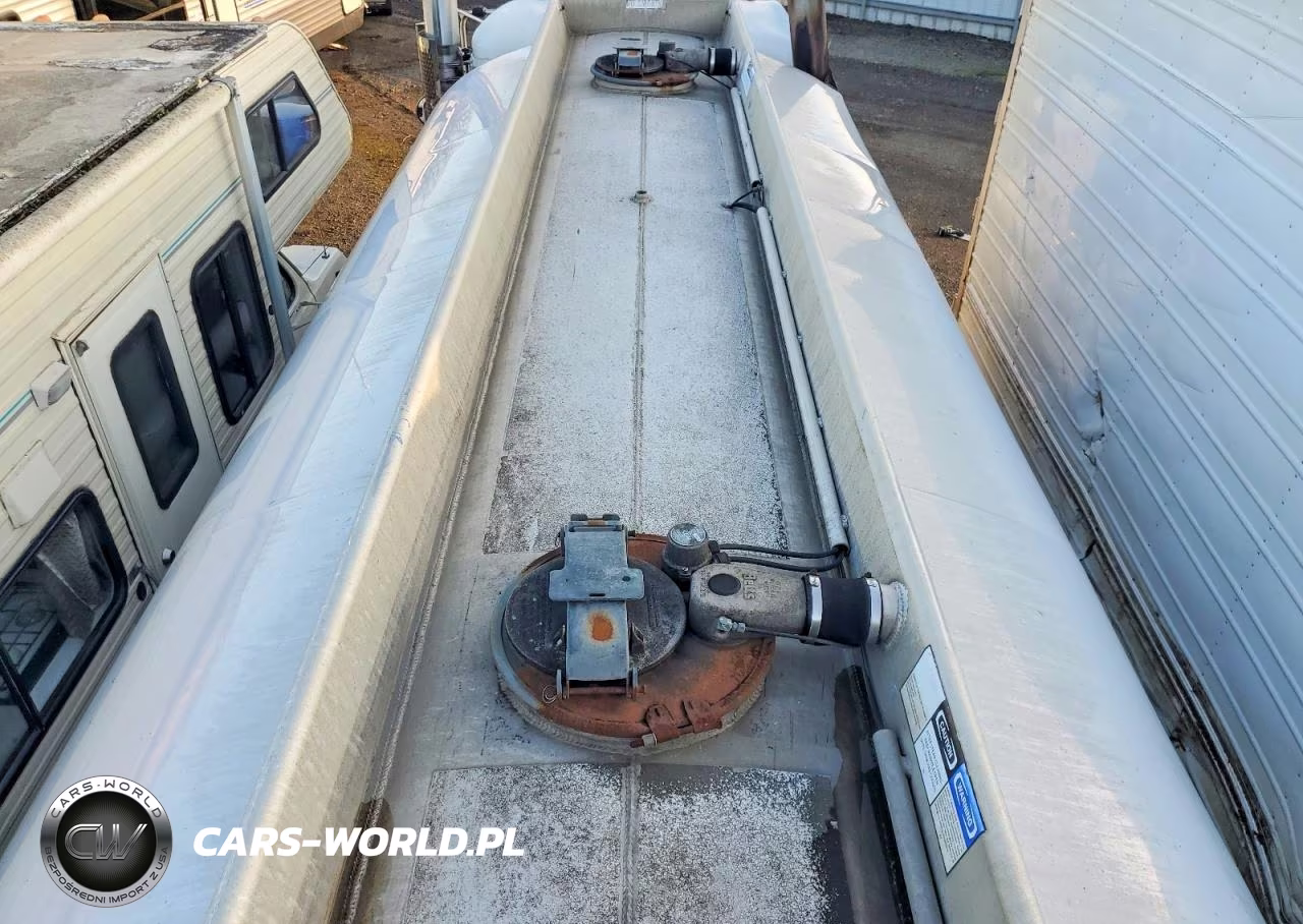 2023 Peterbilt 389 Tank Truck VIN:1NPXL49X8PD880213 - 6