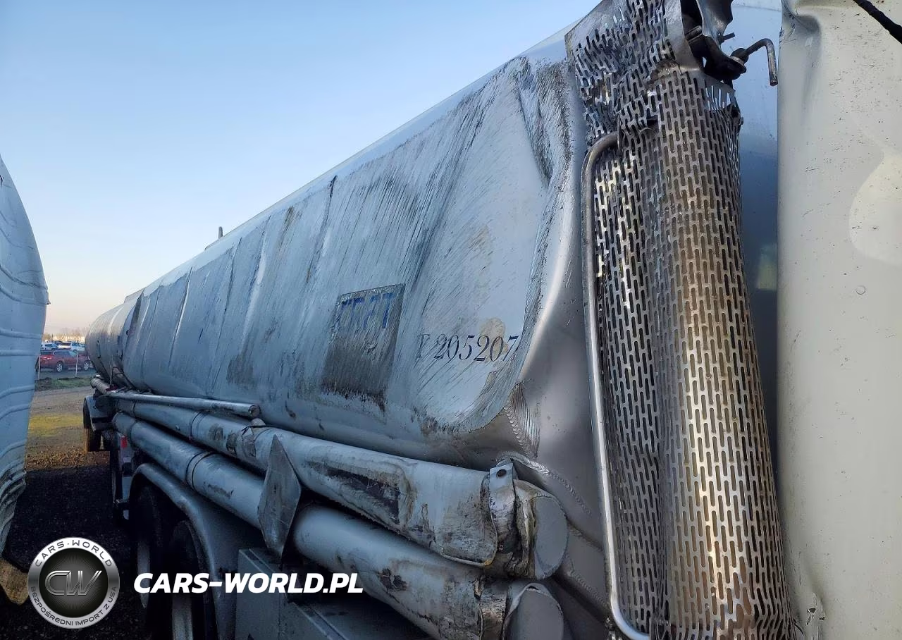 2023 Peterbilt 389 Tank Truck VIN:1NPXL49X8PD880213 - 9
