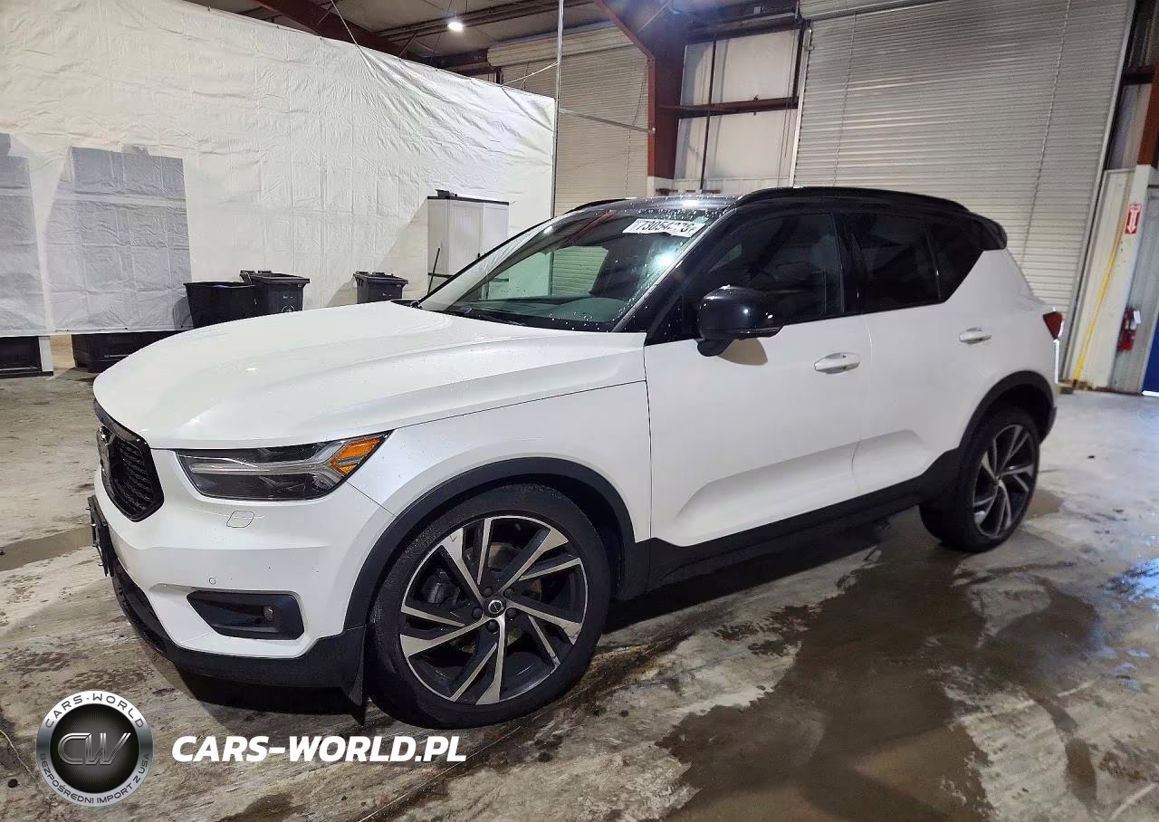 2021 Volvo Xc40 T5 R-Design VIN:YV4162UM3M2461289 - 1