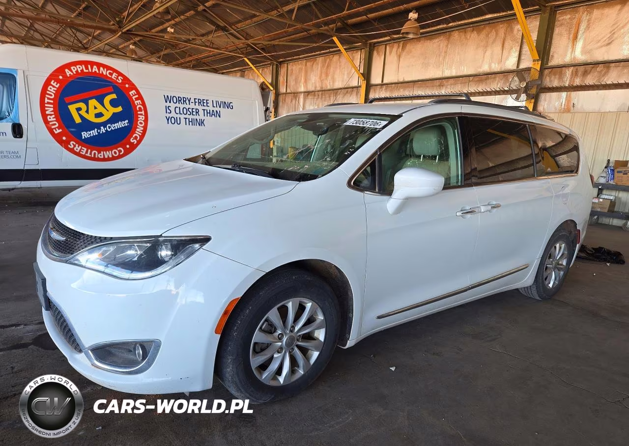 2018 Chrysler Pacifica Touring L VIN:2C4RC1BG8JR353849 - 1