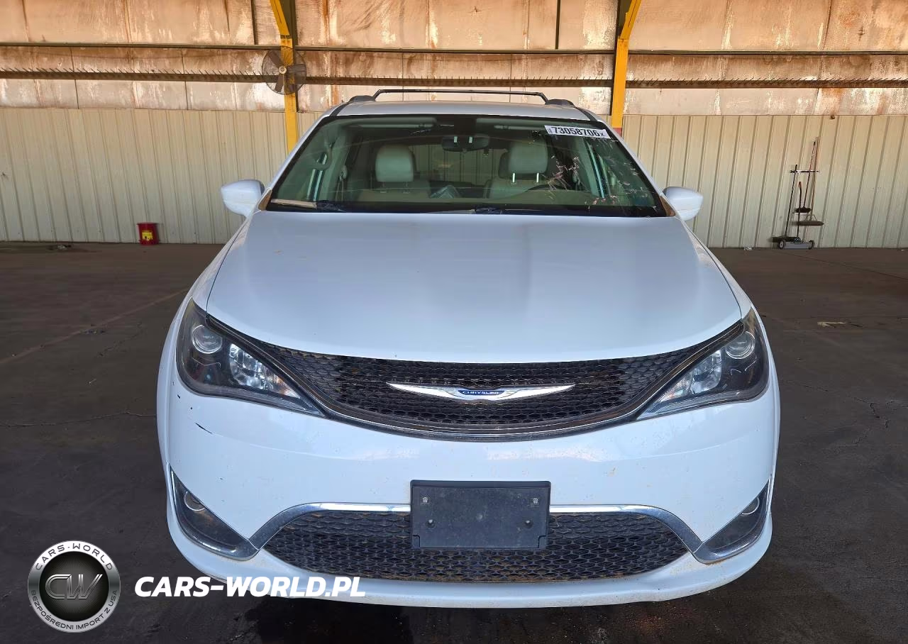 2018 Chrysler Pacifica Touring L VIN:2C4RC1BG8JR353849 - 5