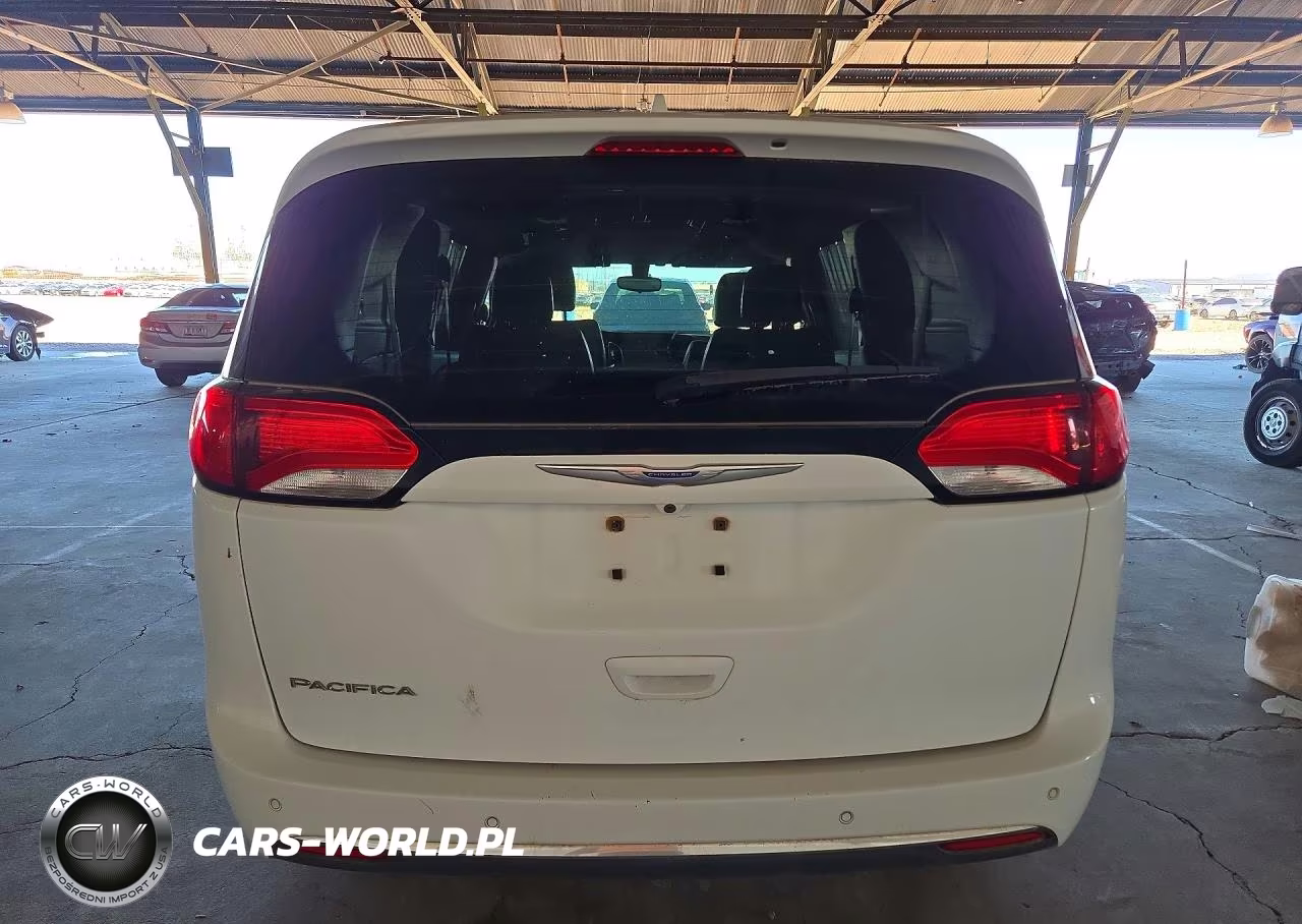 2018 Chrysler Pacifica Touring L VIN:2C4RC1BG8JR353849 - 6