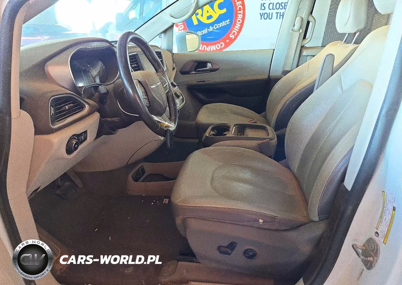 2018 Chrysler Pacifica Touring L VIN:2C4RC1BG8JR353849 - 7