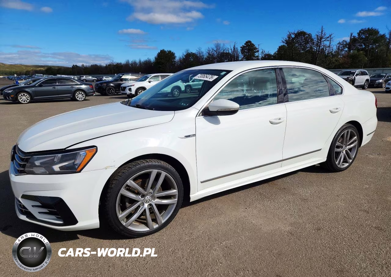 2017 Volkswagen Passat VIN:1VWDT7A33HC015559 - 1