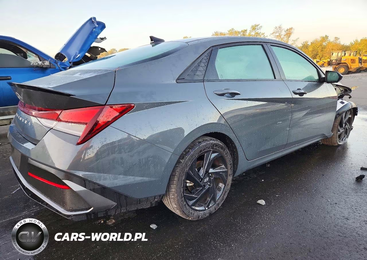 2026 Hyundai Elantra Sel Sport VIN:KMHLM4DG6TU243174 - 3
