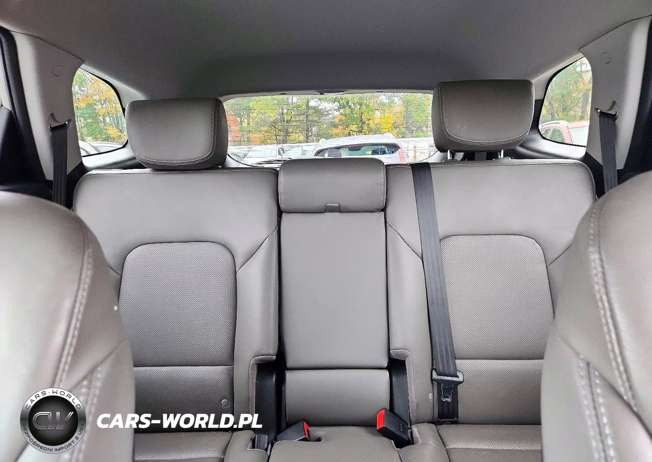 2018 Hyundai Santa Fe Se VIN:KM8SNDHF3JU264779 - 10