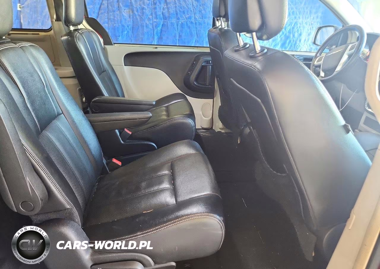 2015 Chrysler Town & Country Touring L VIN:2C4RC1CG2FR546164 - 11