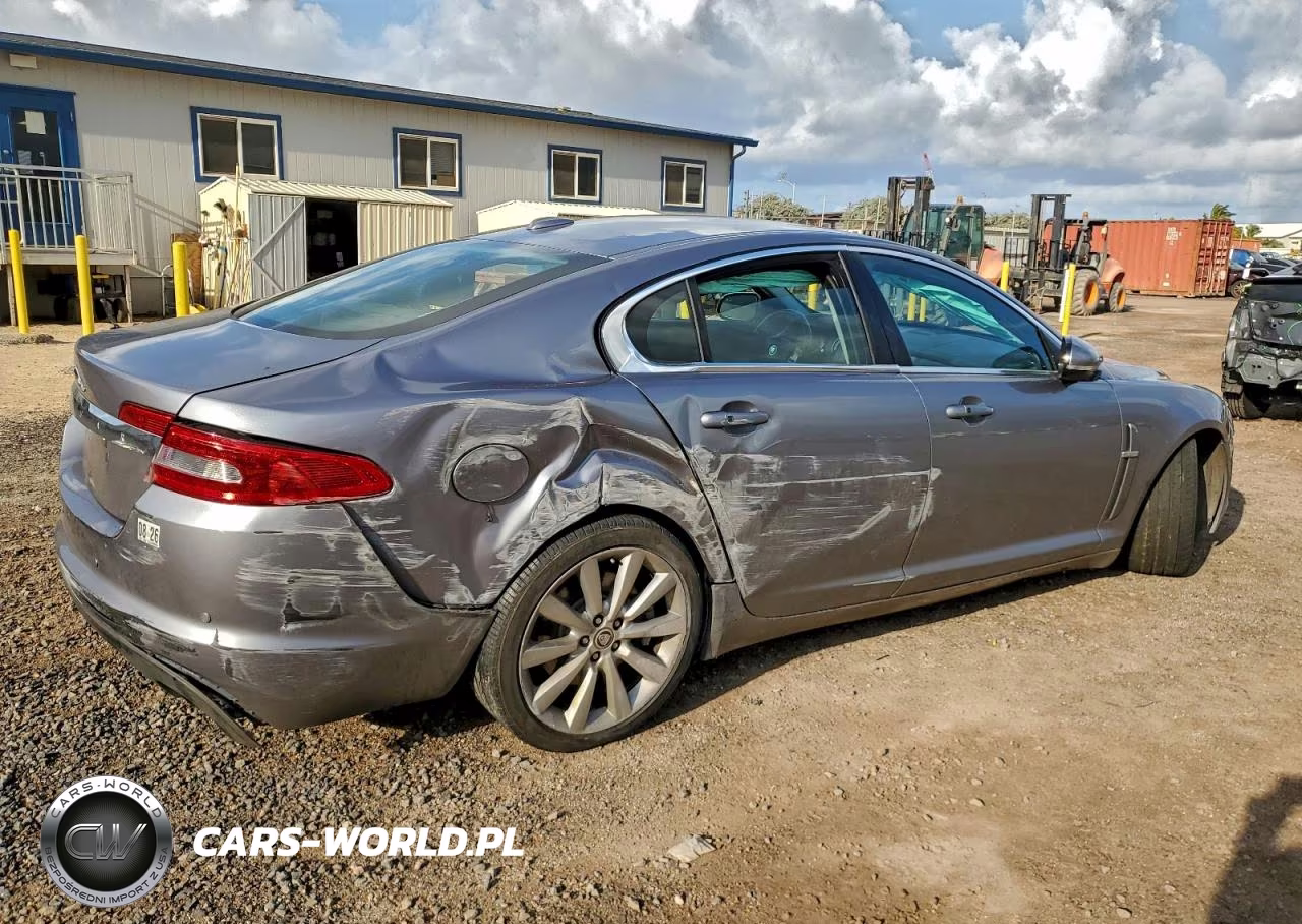 2011 Jaguar Xf Premium VIN:SAJWA0GB3BLS10982 - 3