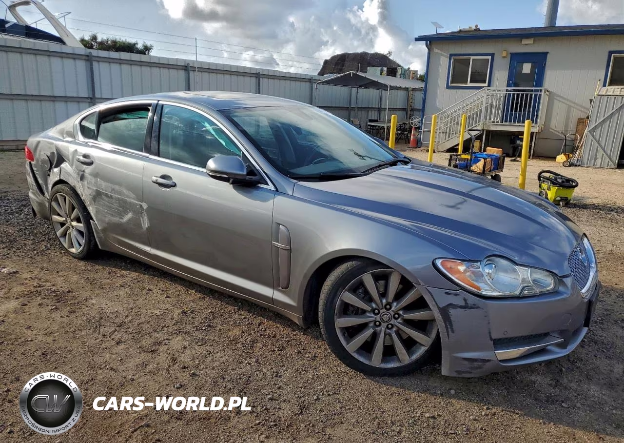 2011 Jaguar Xf Premium VIN:SAJWA0GB3BLS10982 - 4