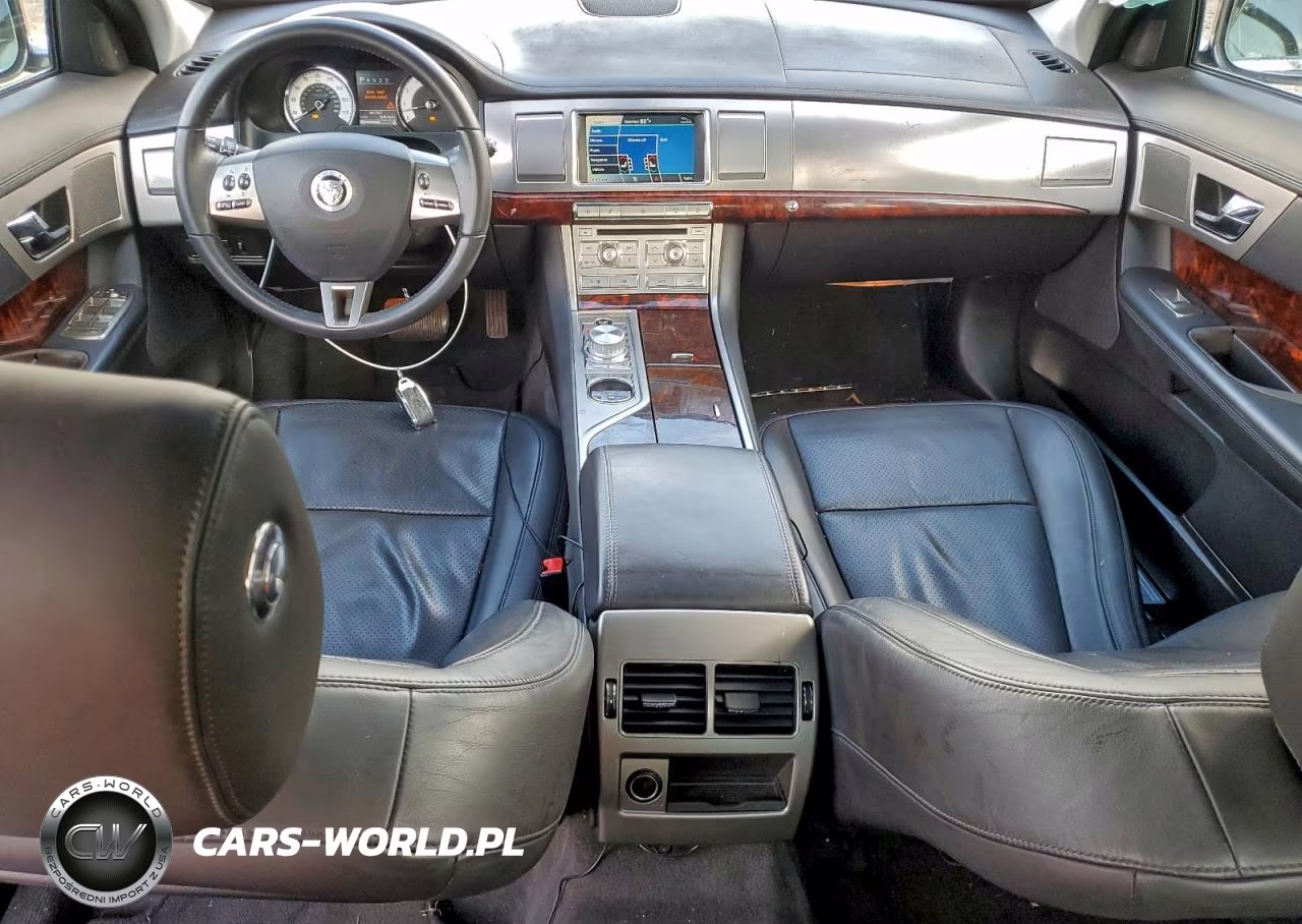 2011 Jaguar Xf Premium VIN:SAJWA0GB3BLS10982 - 8