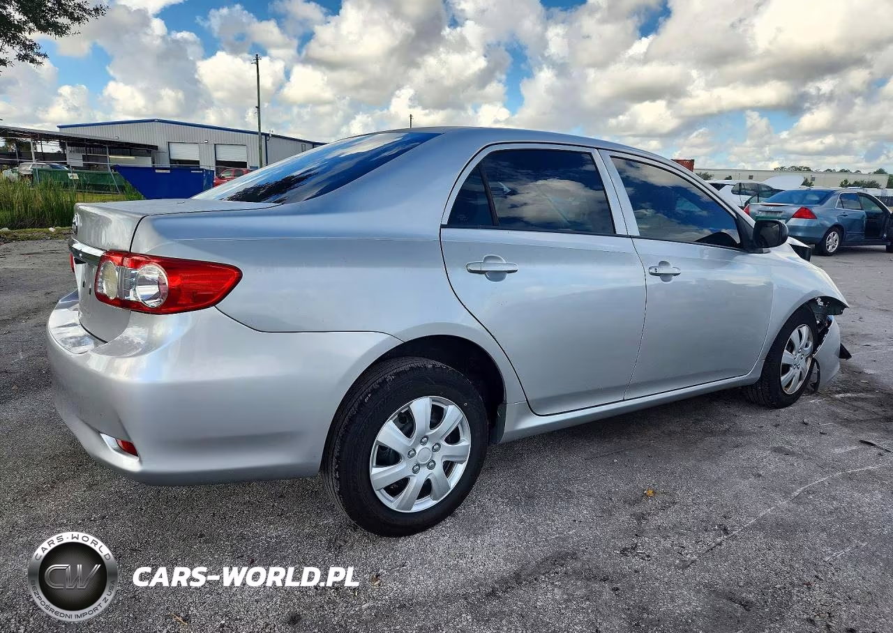 2011 Toyota Corolla Base VIN:2T1BU4EE9BC562111 - 3