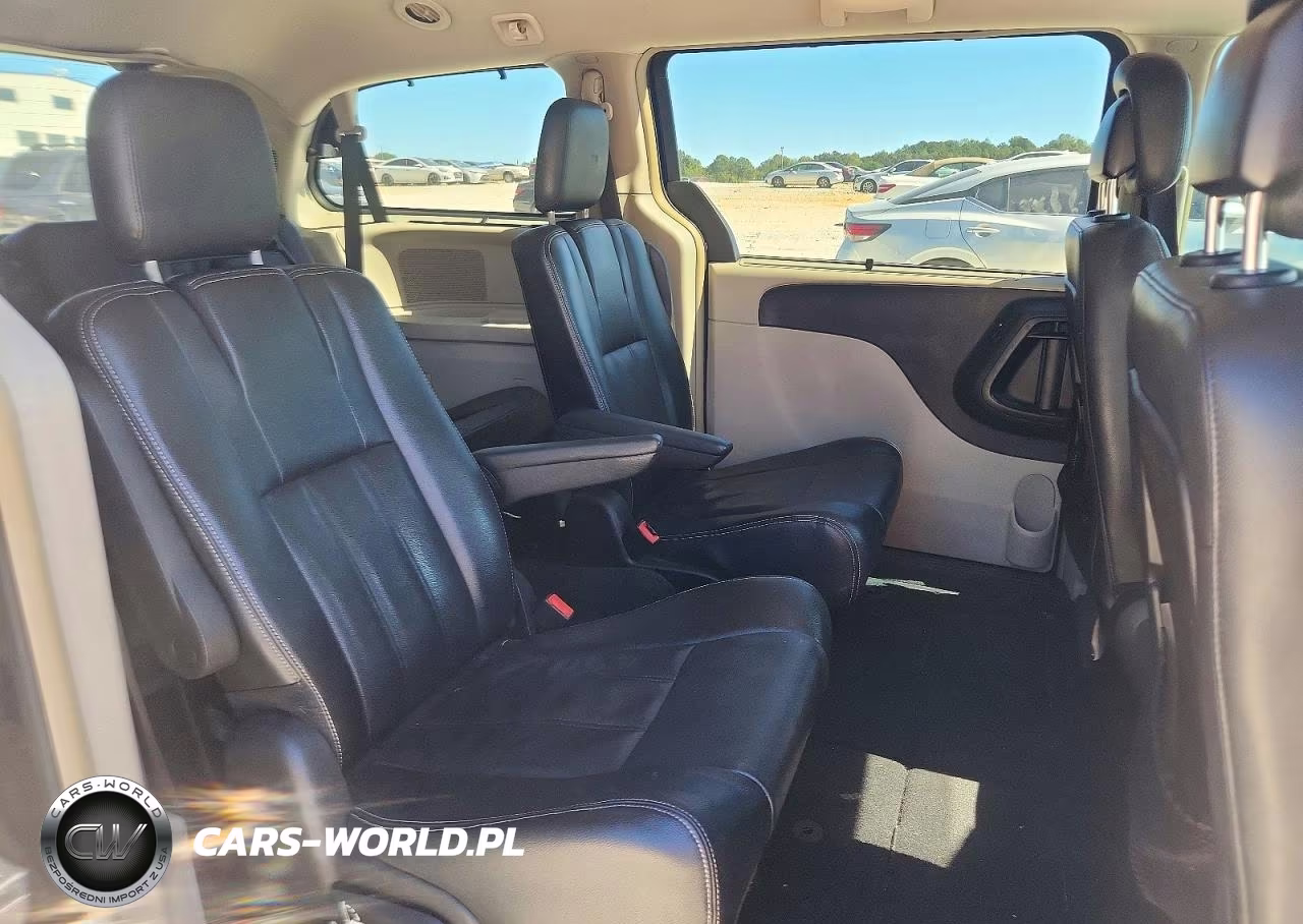 2015 Chrysler Town & Country Touring VIN:2C4RC1BG9FR727229 - 11