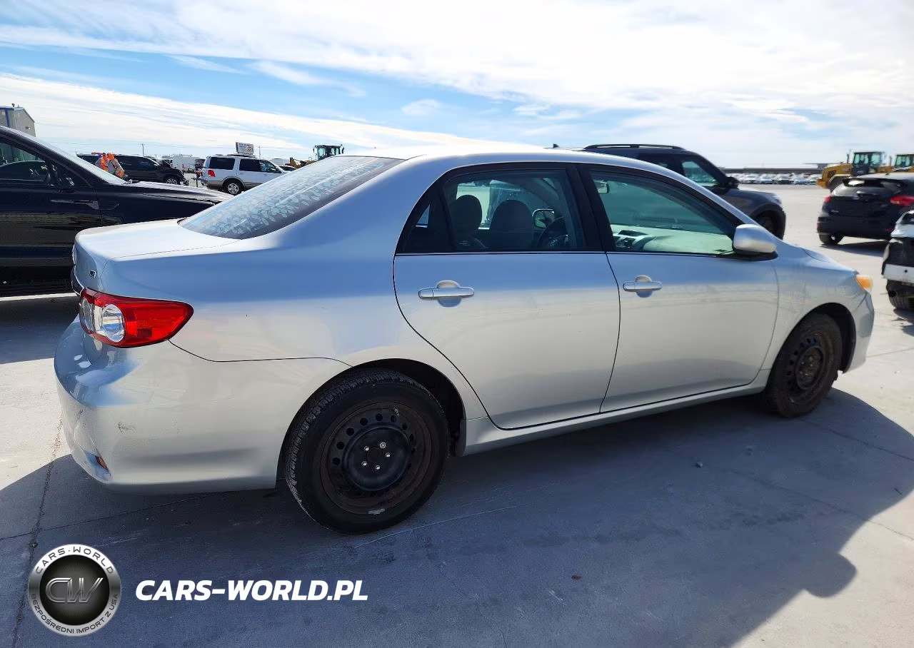 2013 Toyota Corolla Le VIN:5YFBU4EE3DP206773 - 3