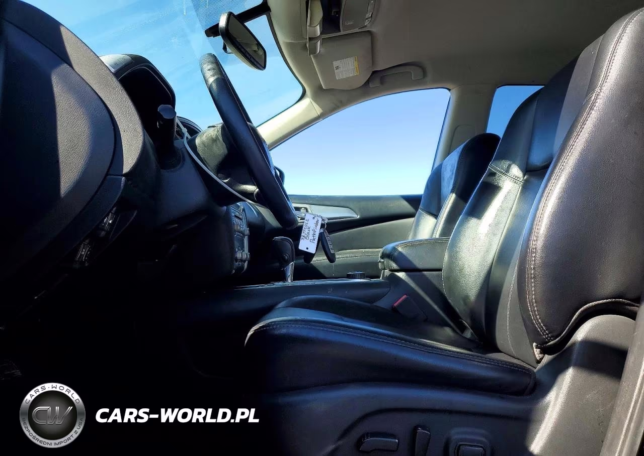 2019 Nissan Pathfinder Sl VIN:5N1DR2MM1KC625875 - 7