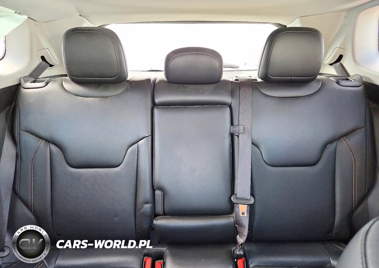 2022 Jeep Compass Latitude Lux VIN:3C4NJDFB2NT183317 - 10
