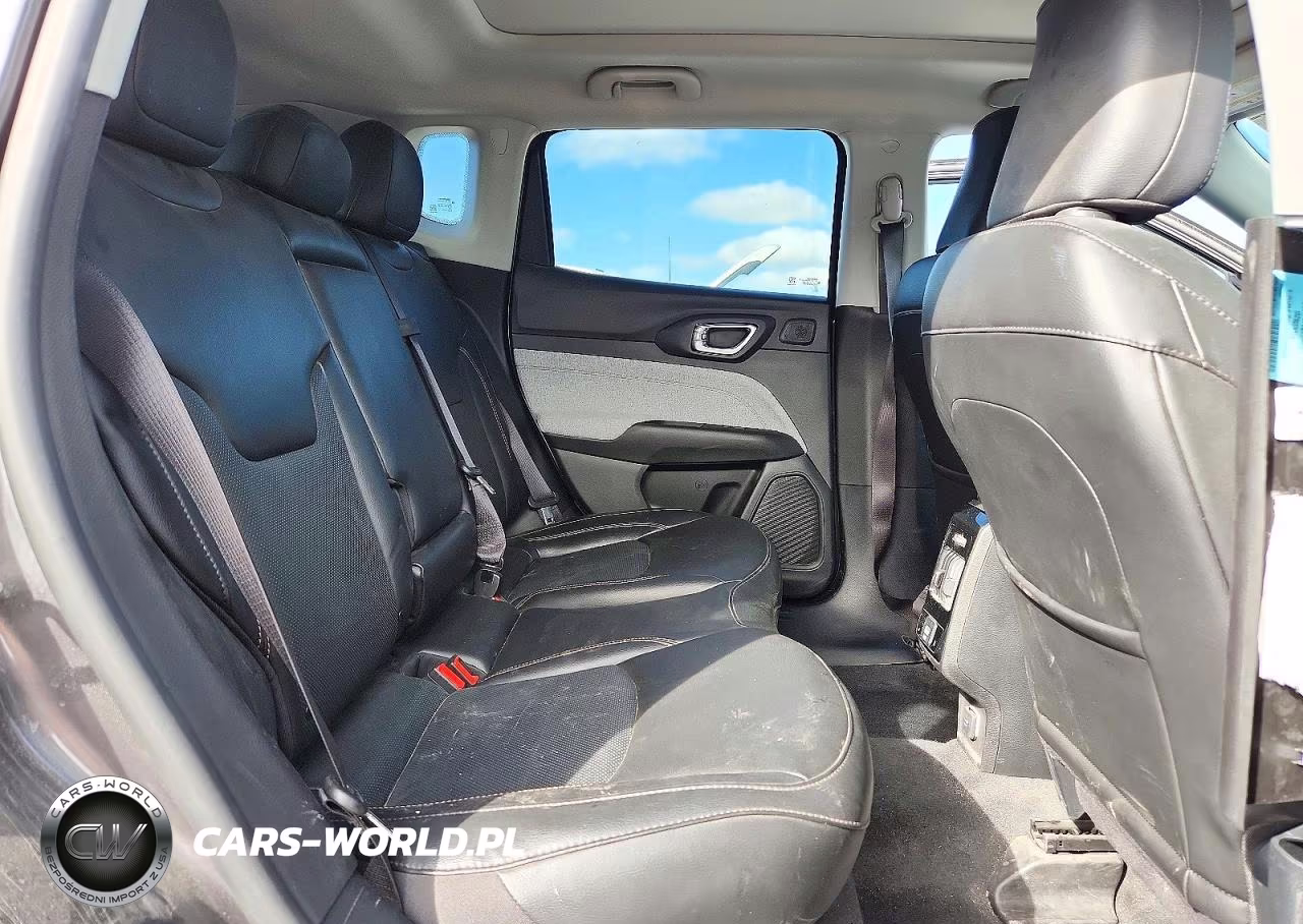 2022 Jeep Compass Latitude Lux VIN:3C4NJDFB2NT183317 - 11