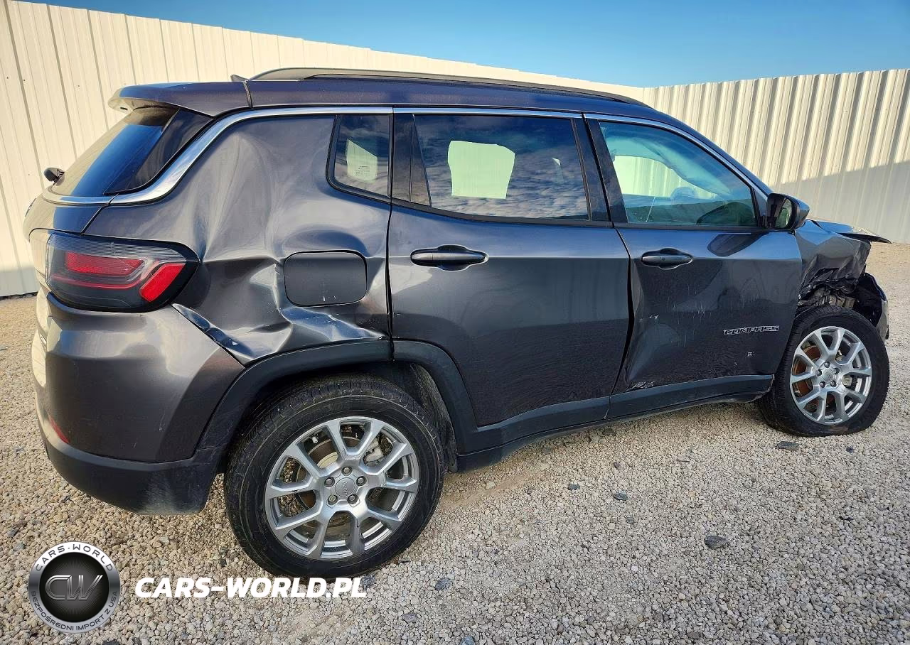 2022 Jeep Compass Latitude Lux VIN:3C4NJDFB2NT183317 - 3