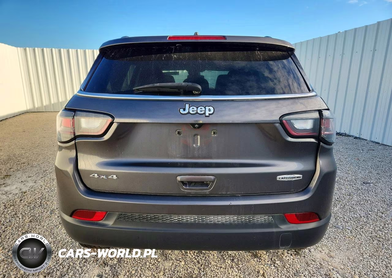2022 Jeep Compass Latitude Lux VIN:3C4NJDFB2NT183317 - 6