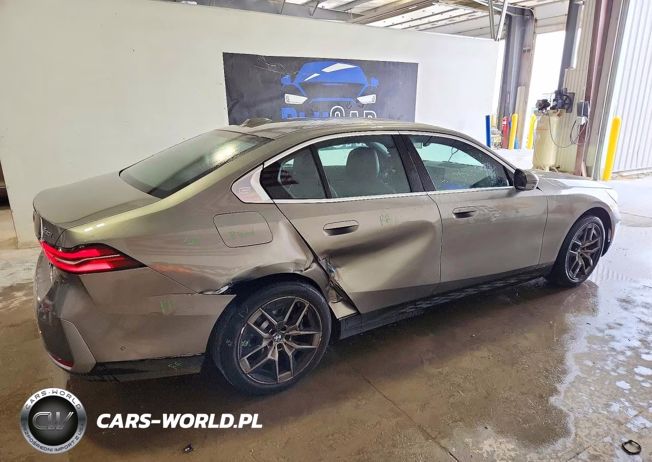 2027 BMW 530 Xi VIN:WBA53FJ03VCY23748 - 3