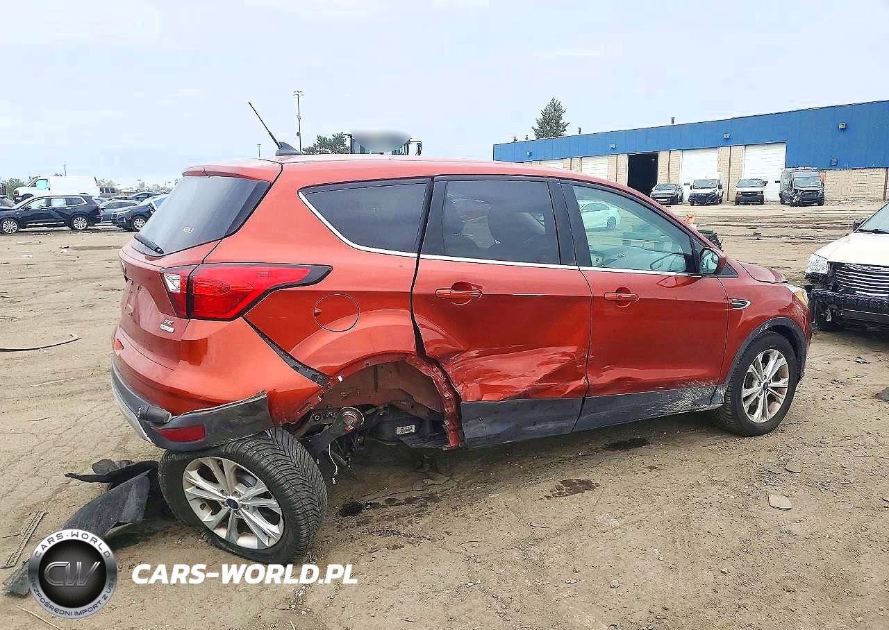 2019 Ford Escape Se VIN:1FMCU0GD2KUA16380 - 3