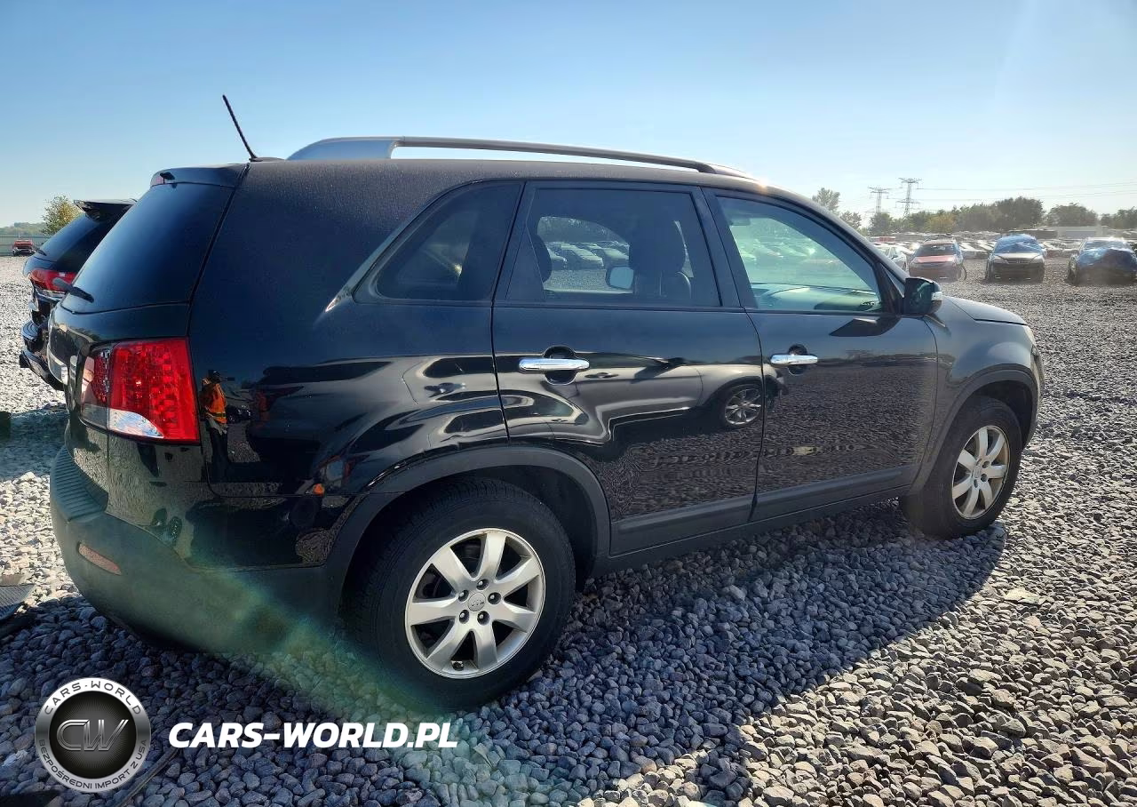 2013 Kia Sorento Lx VIN:5XYKT3A6XDG381747 - 3