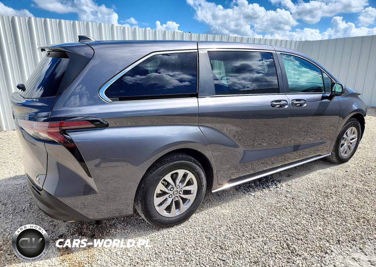 2025 Toyota Sienna Le VIN:5TDKSKFC3SS194779 - 3