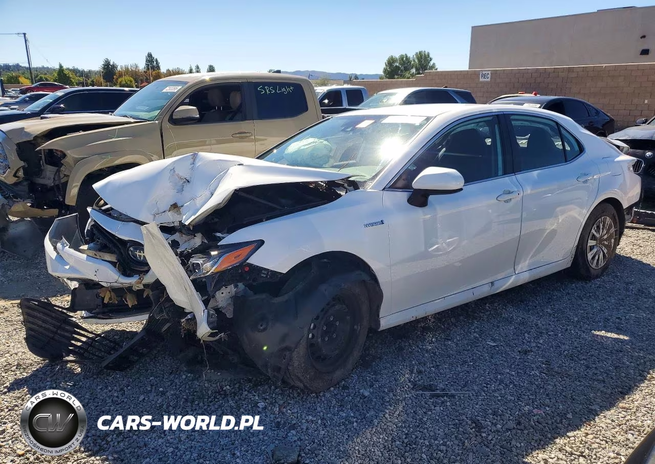 2020 Toyota Camry Le – zdjęcie 1 z 13