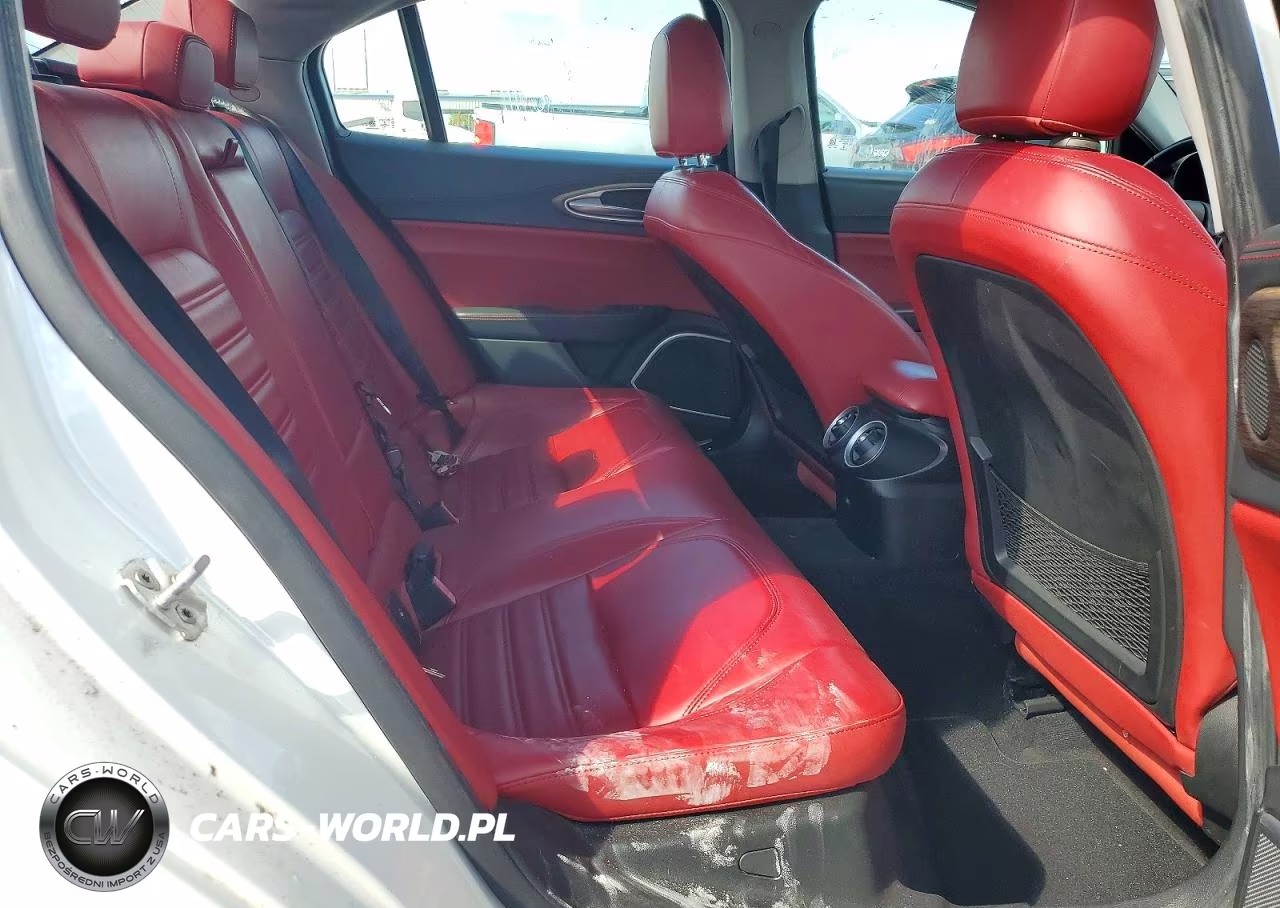 2017 Alfa Romeo Giulia Ti Q4 VIN:ZARFAEEN4H7545846 - 10