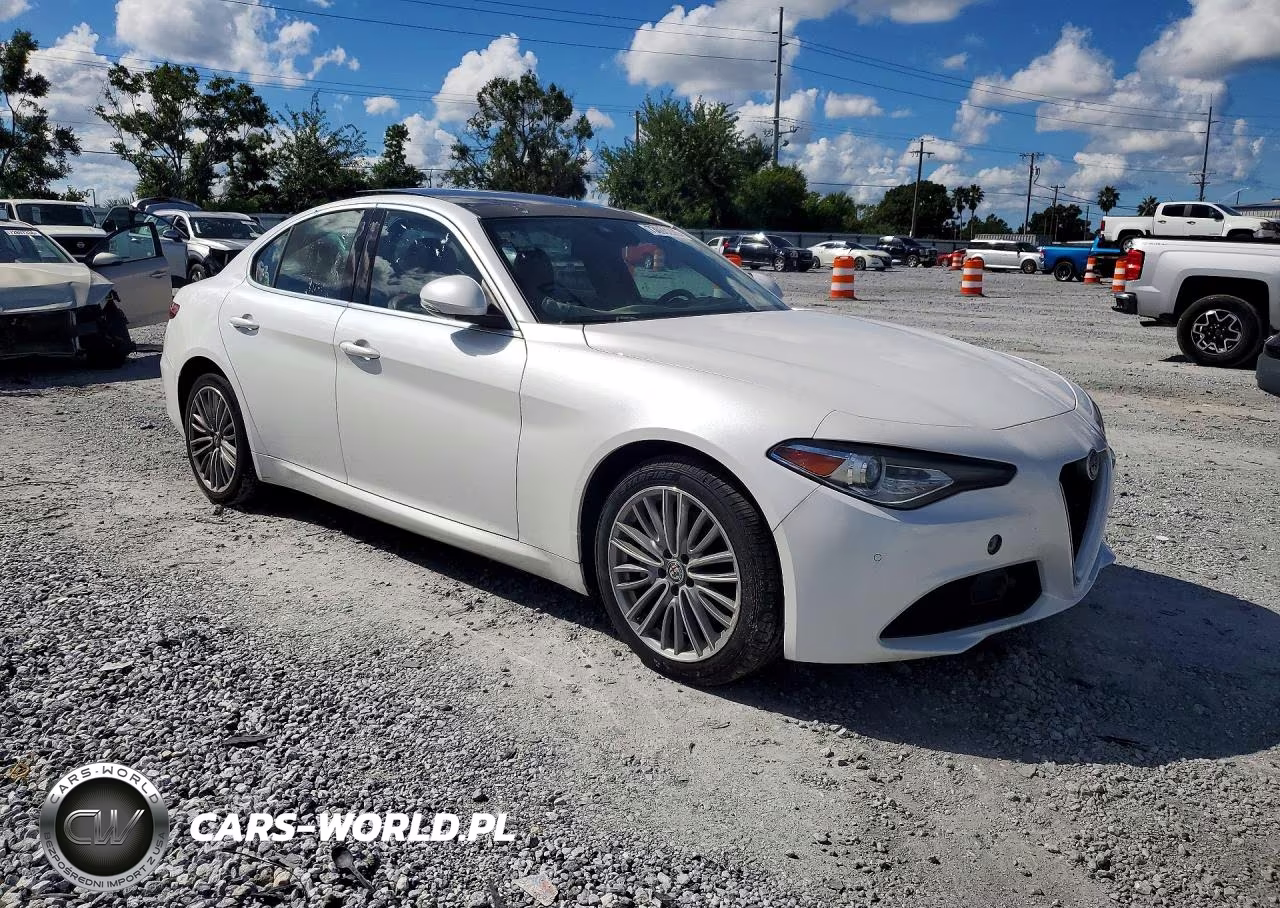 2017 Alfa Romeo Giulia Ti Q4 VIN:ZARFAEEN4H7545846 - 4