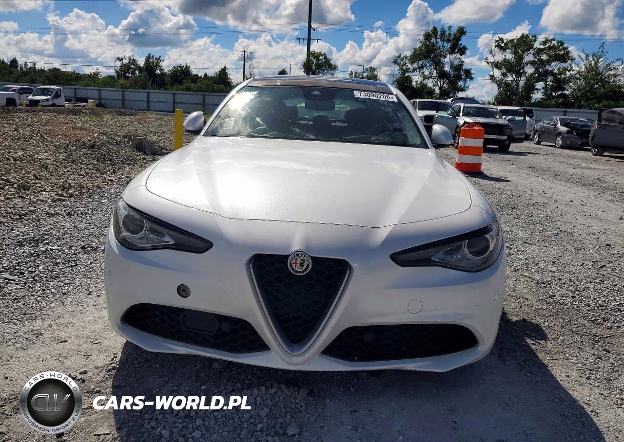 2017 Alfa Romeo Giulia Ti Q4 VIN:ZARFAEEN4H7545846 - 5