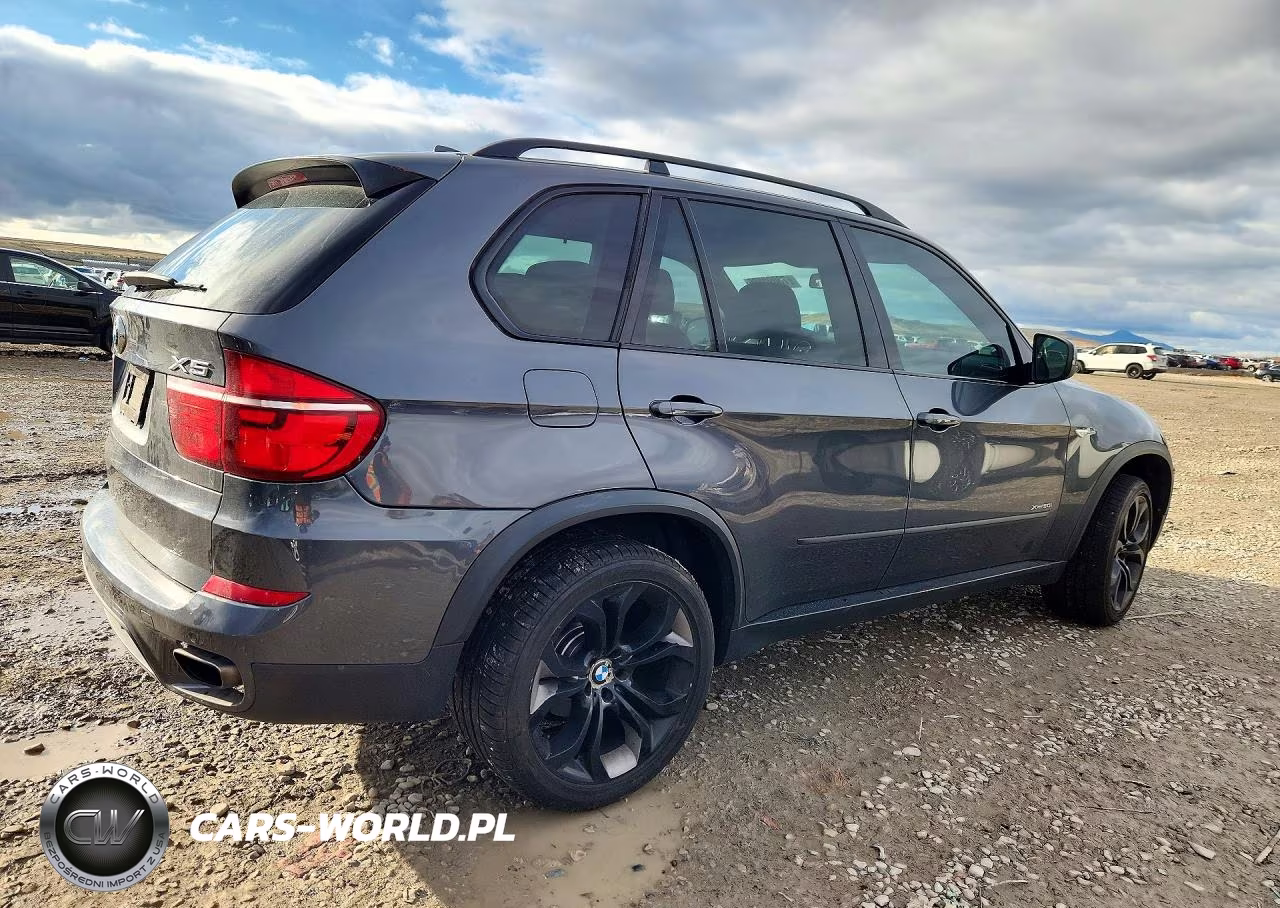 2013 BMW X5 xDrive50I VIN:5UXZV8C59D0C15558 - 3