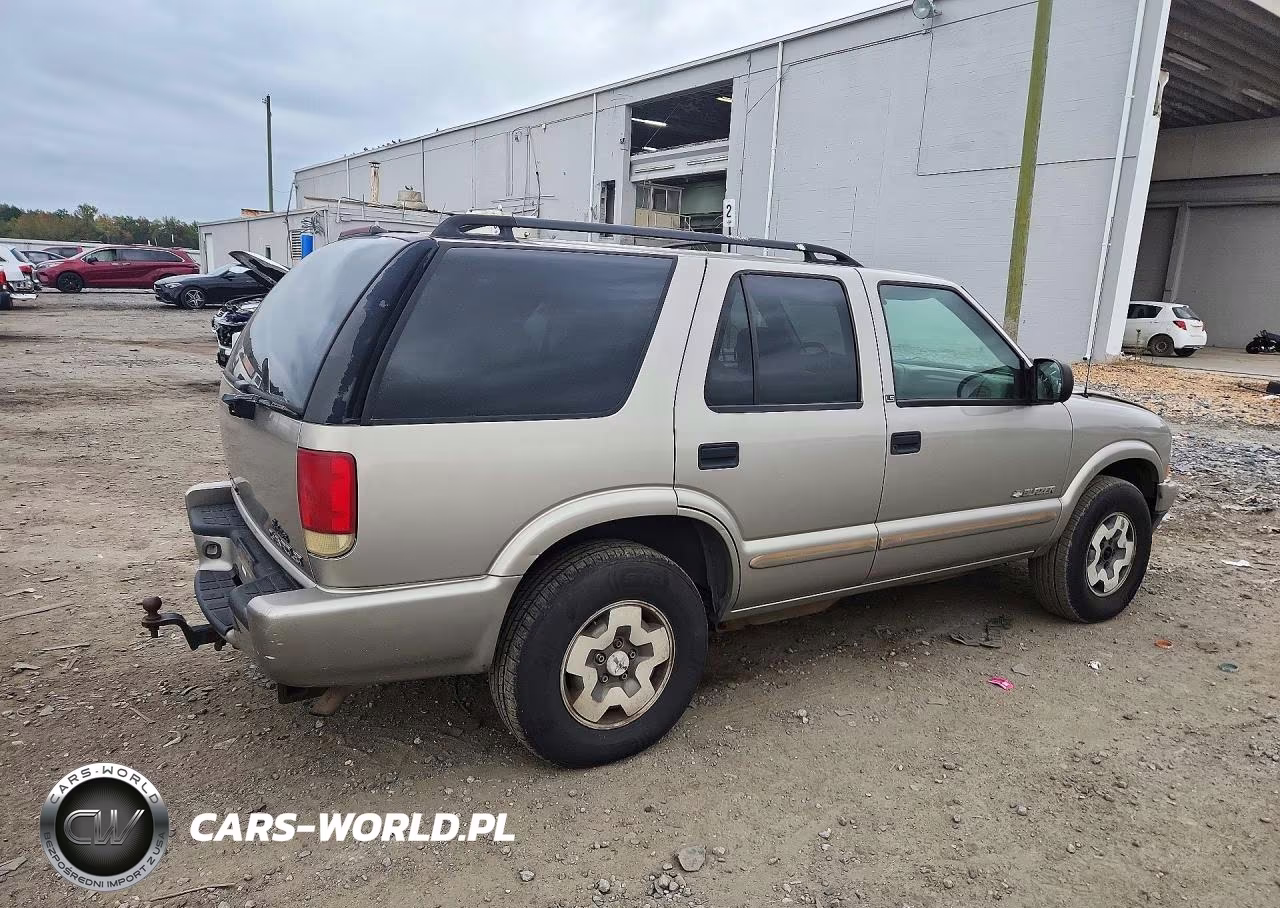 2003 Chevrolet Blazer VIN:1GNDT13X43K140284 - 3