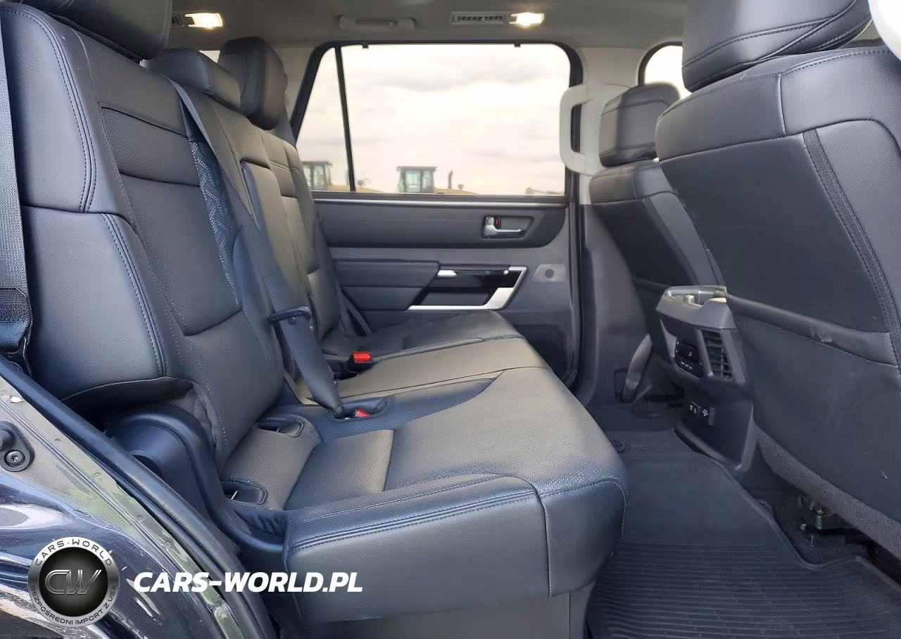 2023 Toyota Sequoia Sr5 VIN:7SVAAABA5PX003366 - 11