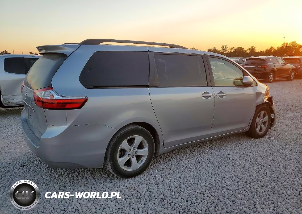 2017 Toyota Sienna Le VIN:5TDKZ3DC2HS808203 - 3