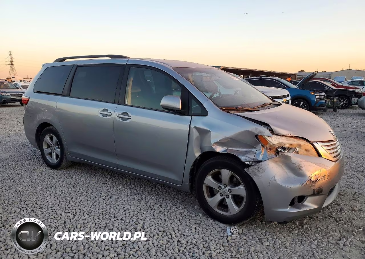 2017 Toyota Sienna Le VIN:5TDKZ3DC2HS808203 - 4