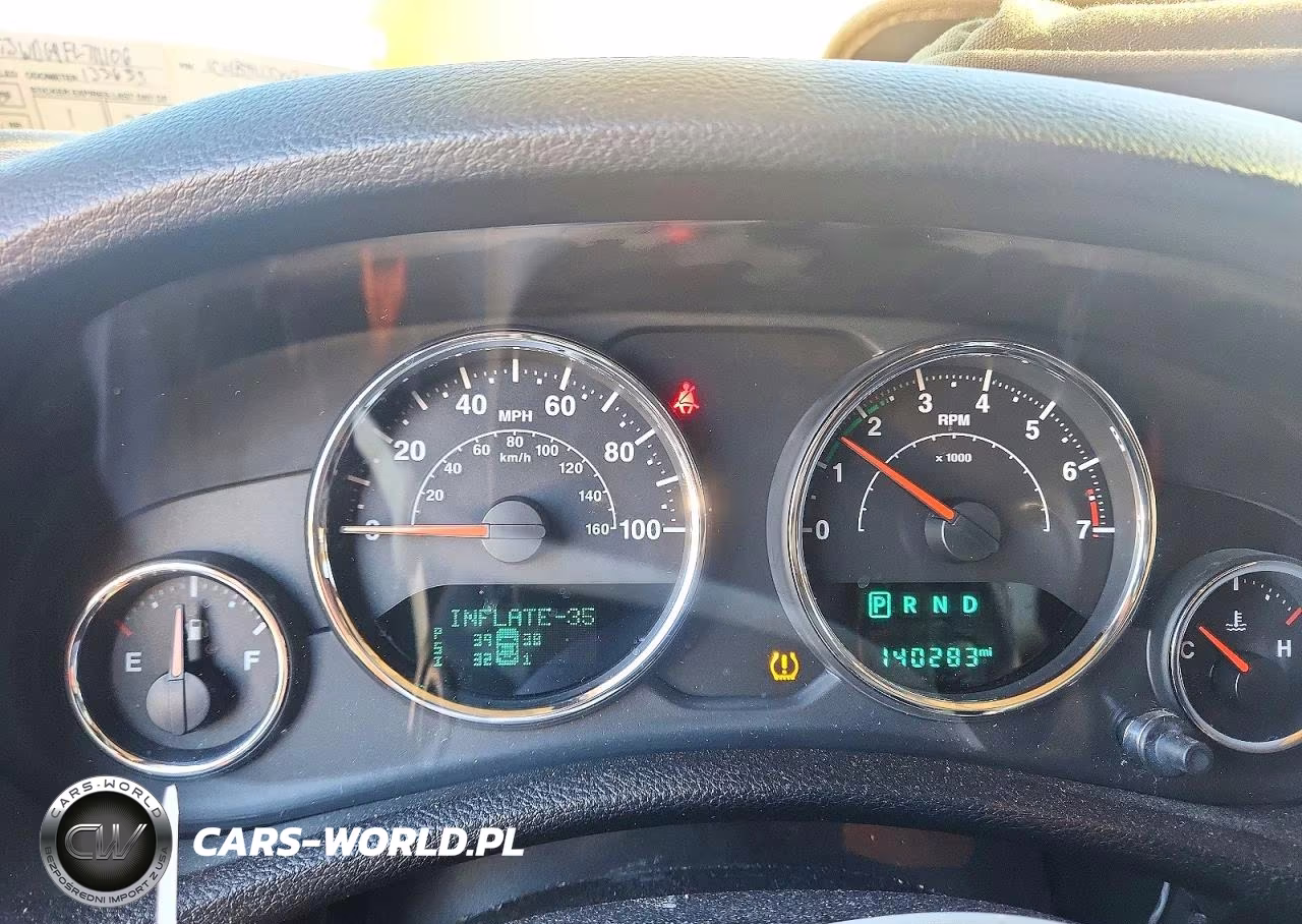 2015 Jeep Wrangler Unlimited Sport VIN:1C4BJWDG9FL711106 - 9