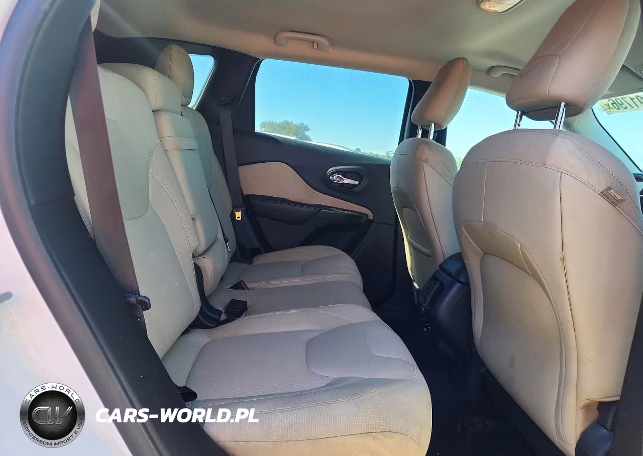2015 Jeep Cherokee Latitude VIN:1C4PJLCB5FW711497 - 11