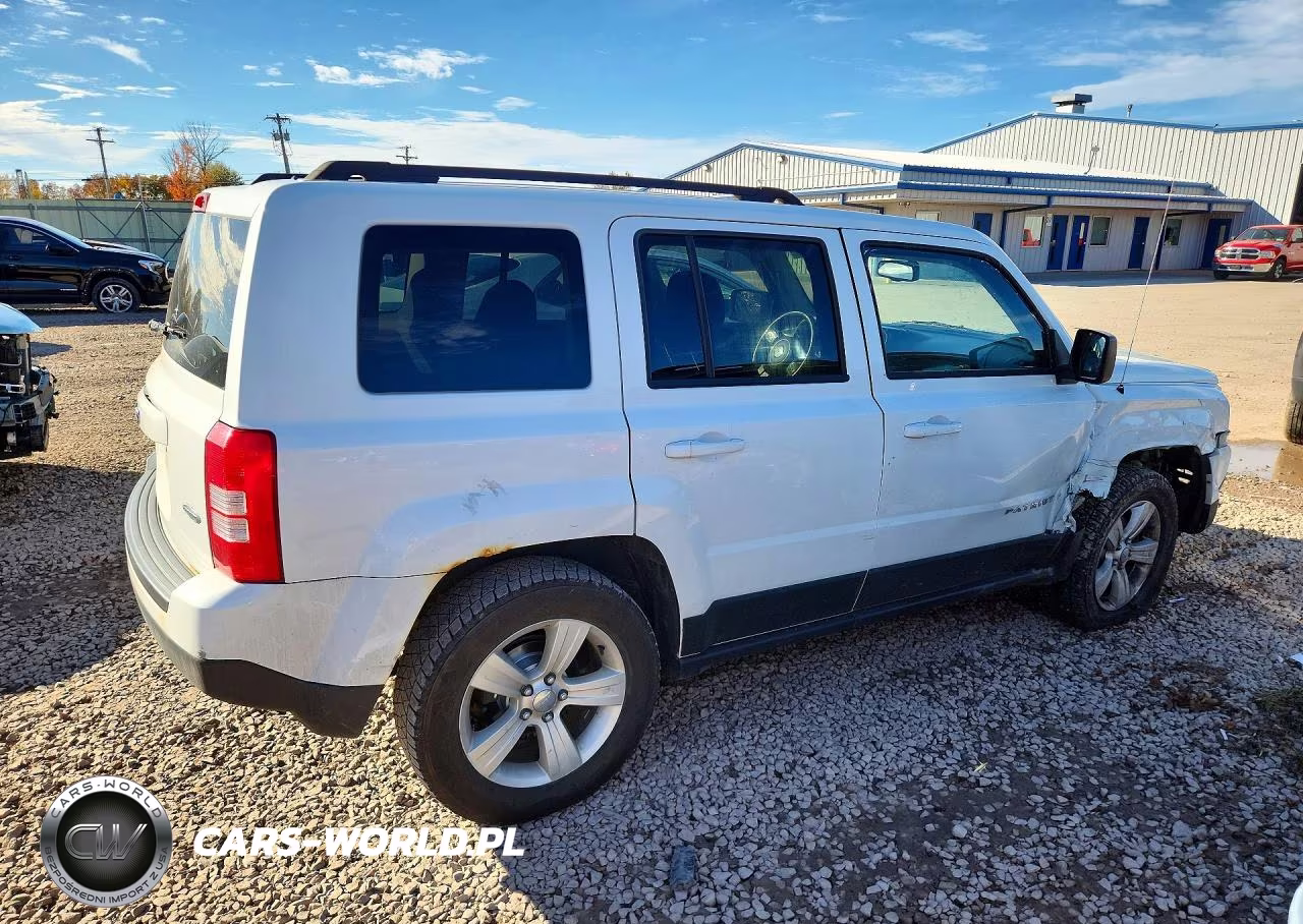 2014 Jeep Patriot Latitude VIN:1C4NJRFB7ED852250 - 3
