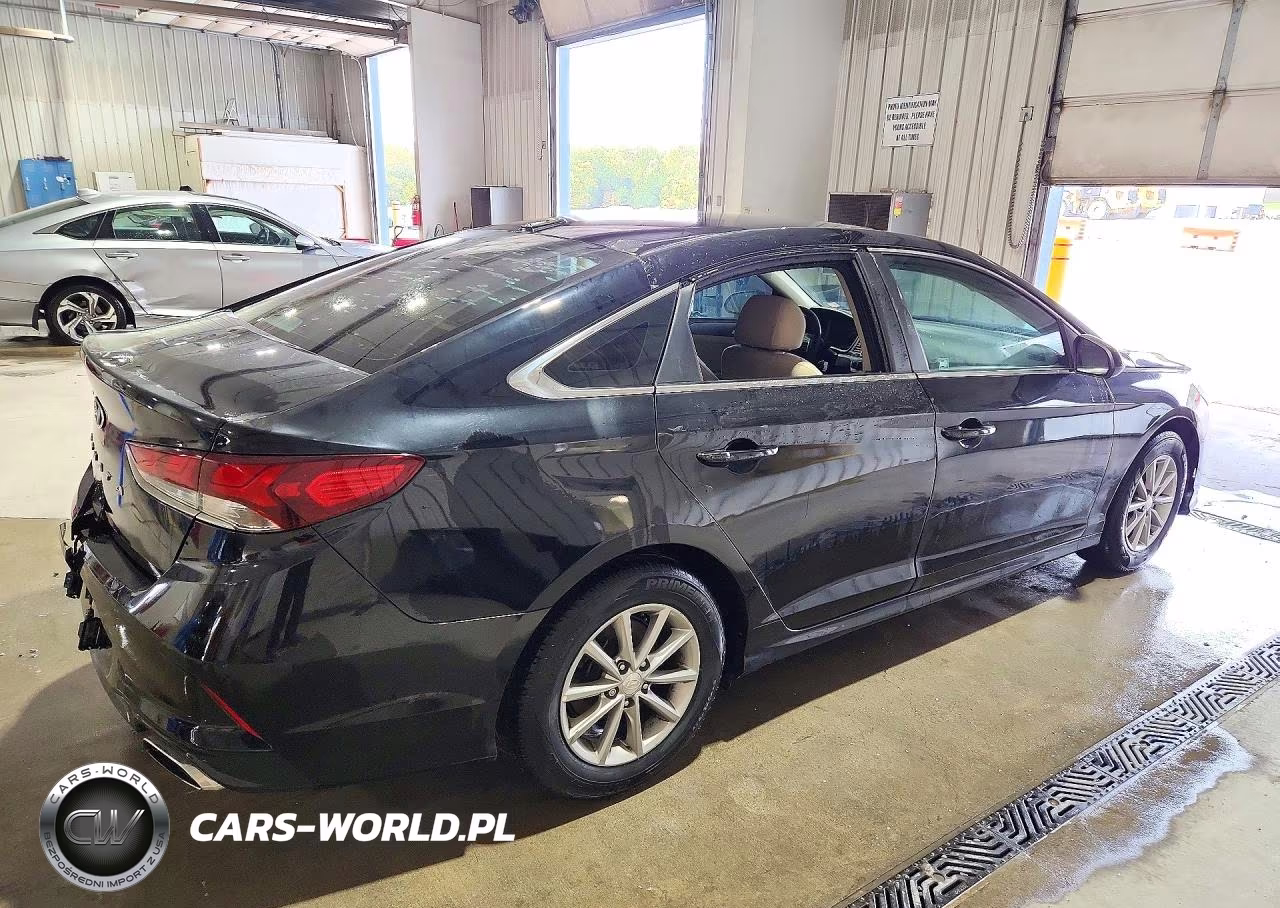 2018 Hyundai Sonata VIN:5NPE24AF0JH640904 - 3