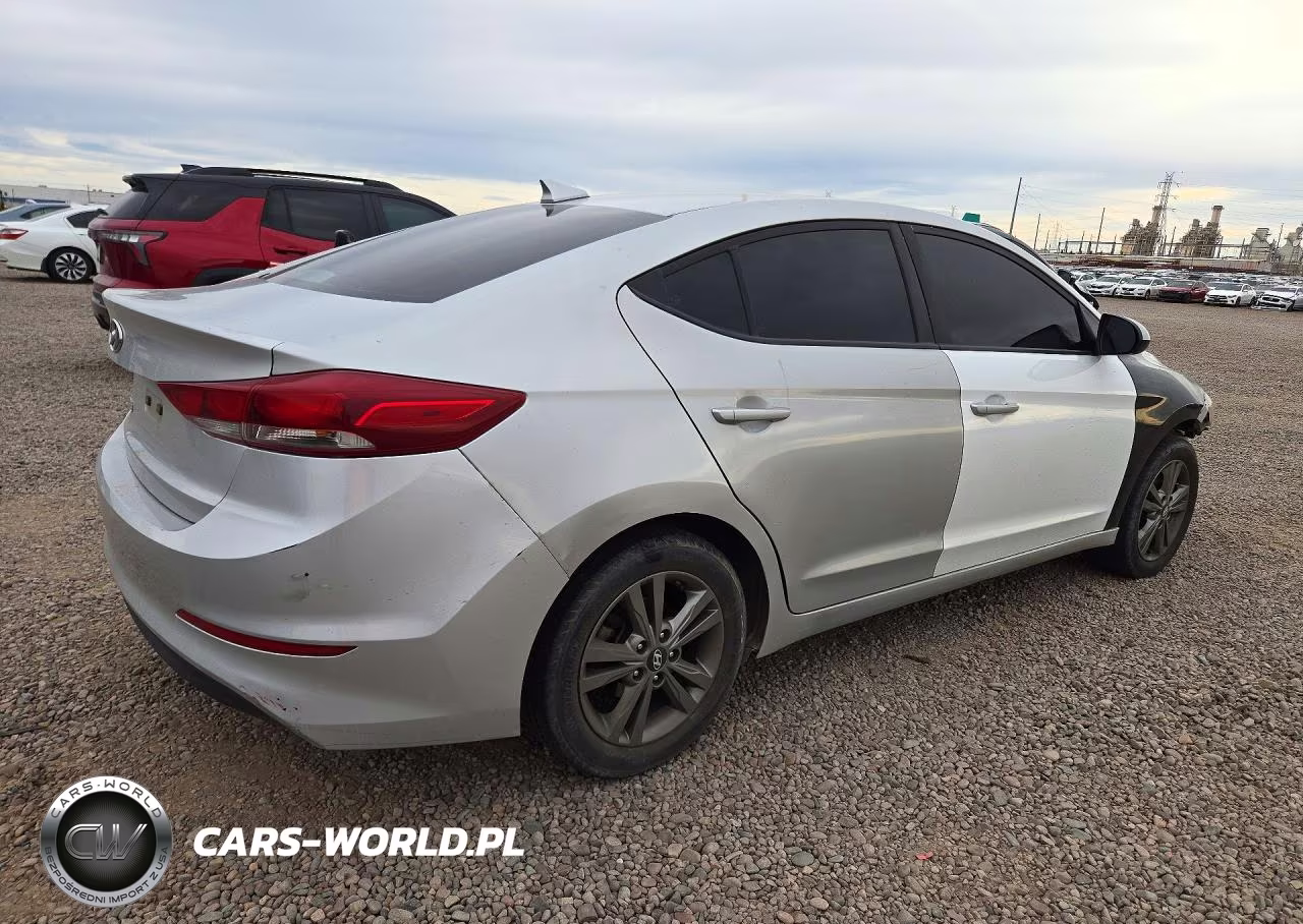 2018 Hyundai Elantra Sel VIN:5NPD84LF1JH296815 - 3