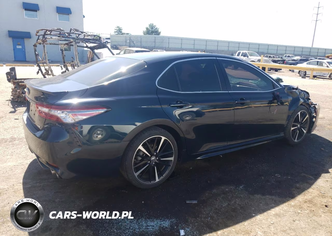 2018 Toyota Camry Xse VIN:4T1B61HK2JU658685 - 3
