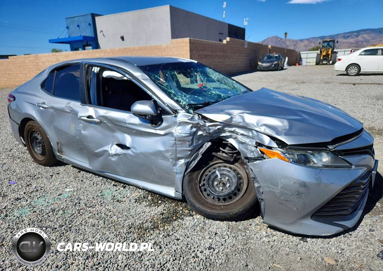 2018 Toyota Camry Le VIN:4T1B31HK6JU001901 - 4