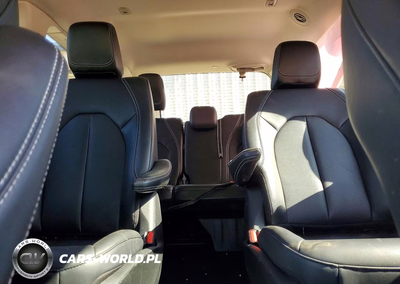 2024 Chrysler Pacifica Hybrid Select VIN:2C4RC1S75RR150316 - 10